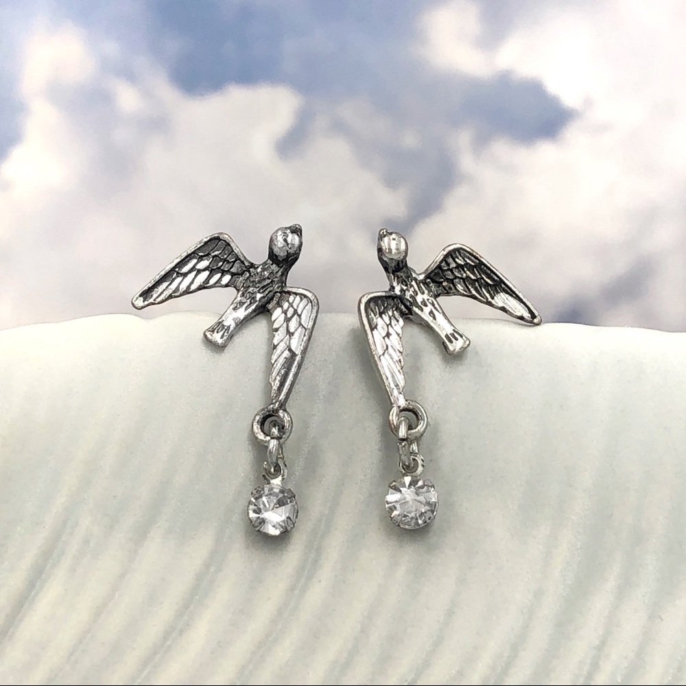 🍀 Dove Bird Dainty Silver Tone Stud Post Earrings